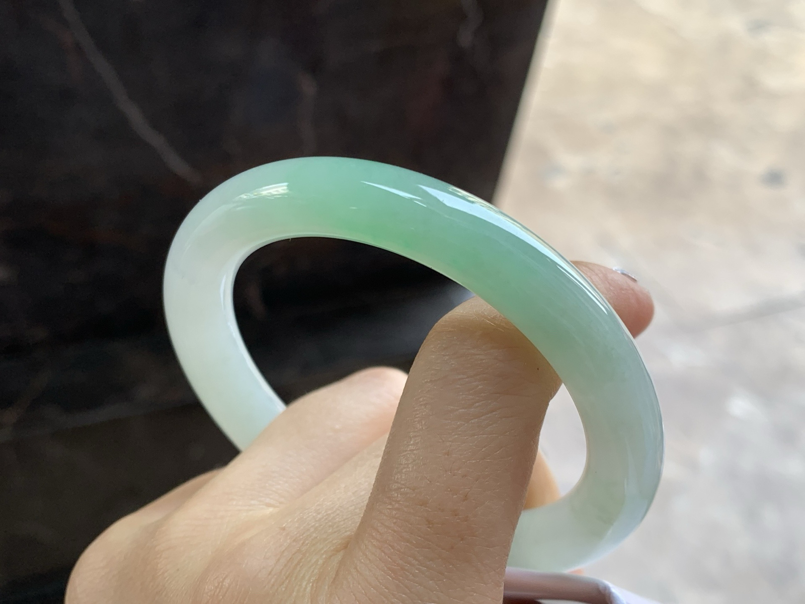 56-10

带色圆条手镯^_^底子细腻干净 小清新