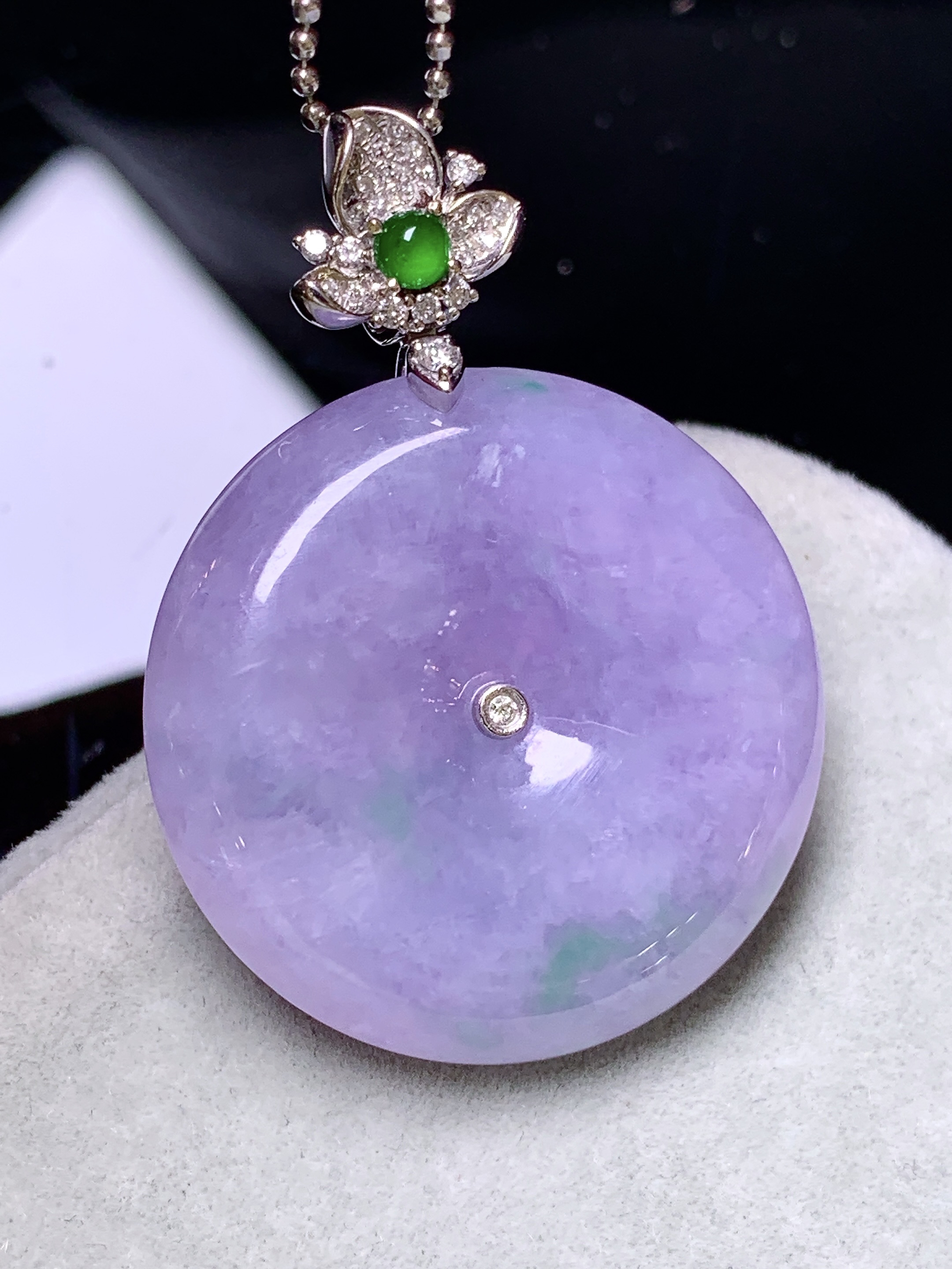 18k金钻镶嵌紫罗兰平安扣吊坠 玉质细腻 色泽艳丽清新 水润亮眼 整体尺寸37*27*6.3L2