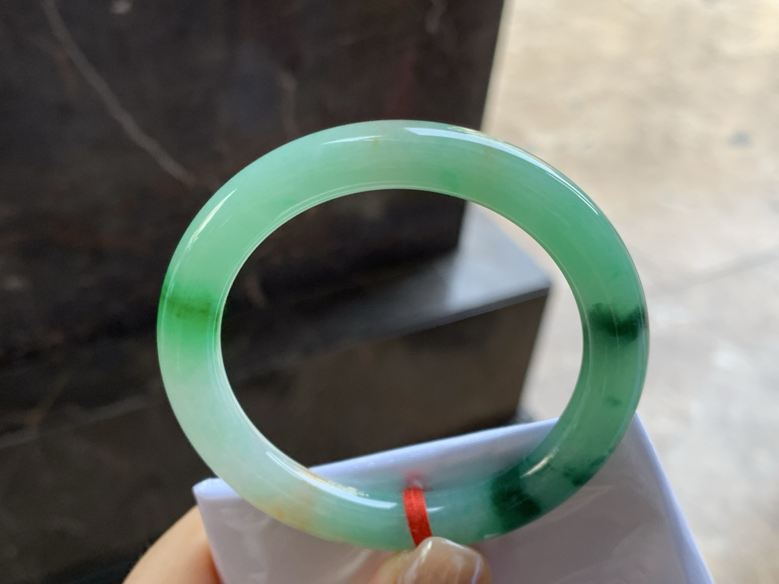 51.5-8.5

带色圆条手镯^_^肉质细腻 颜色漂亮有特色