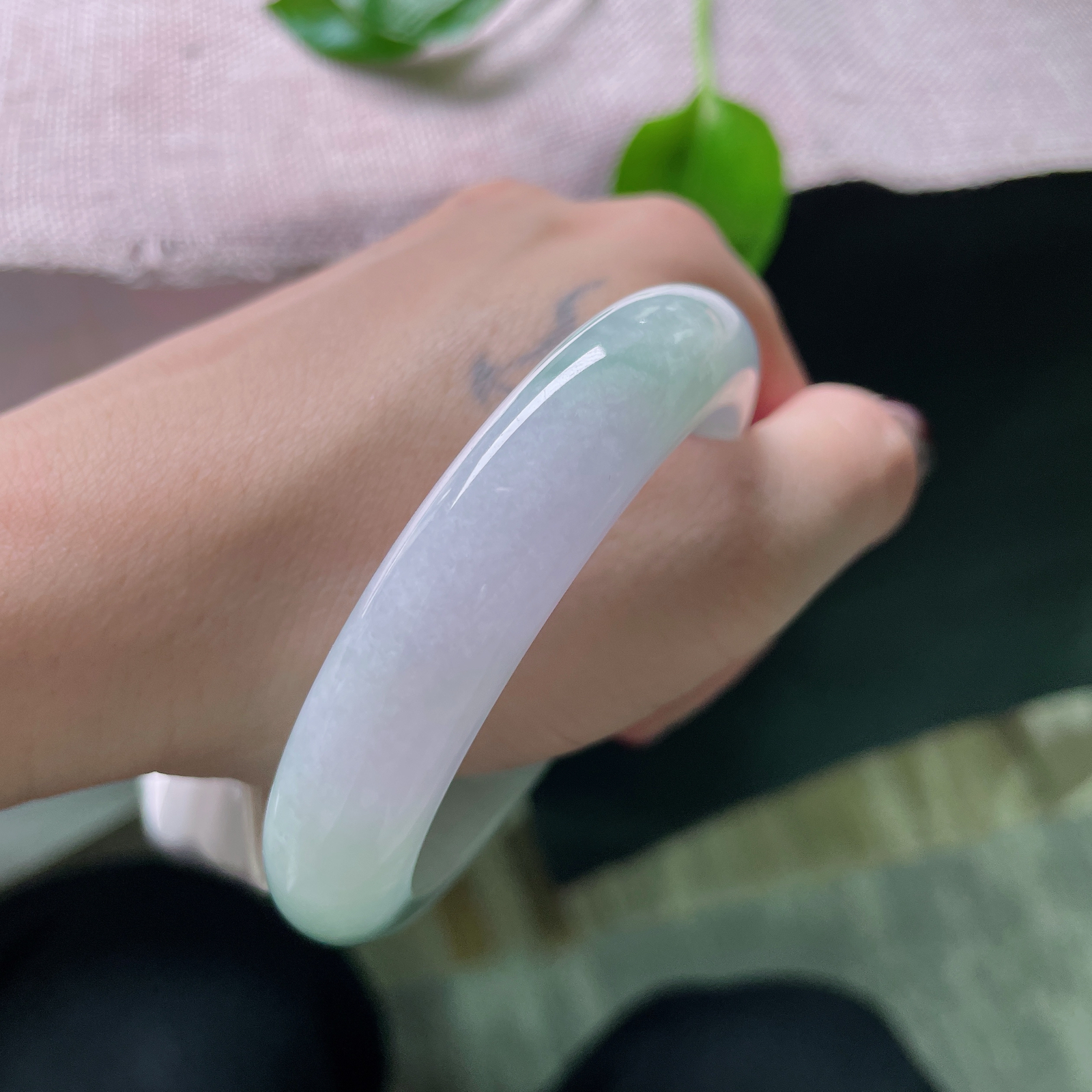 54.8/12.4/8.7，春彩正圈，腕间的莫奈花园，让色彩在风中流淌。ss48579a..