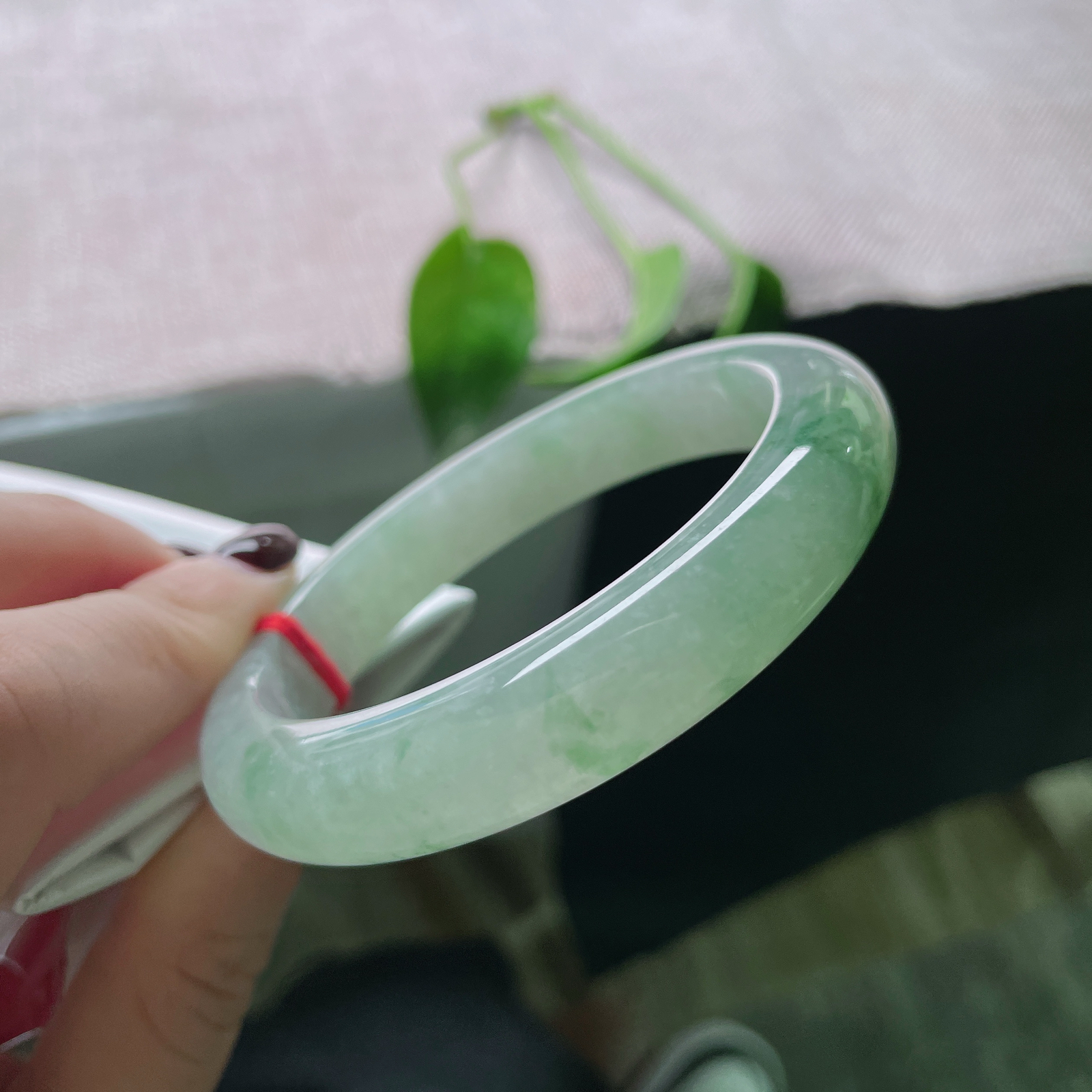 57/12/8.9，飘花正圈，一缕翠色游冰底，恍若春水初生时。ss50767a..