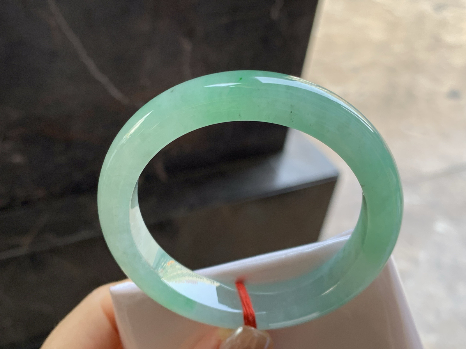 54-11.7-8.6

糯冰种带色手镯^_^有种有色～上手漂亮