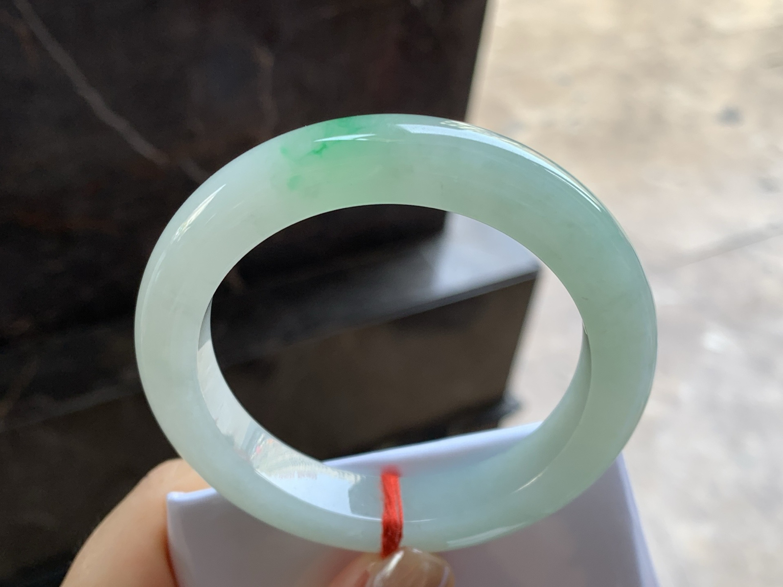 54-11.1-9.5

糯冰种带色手镯^_^有种有色～上手漂亮