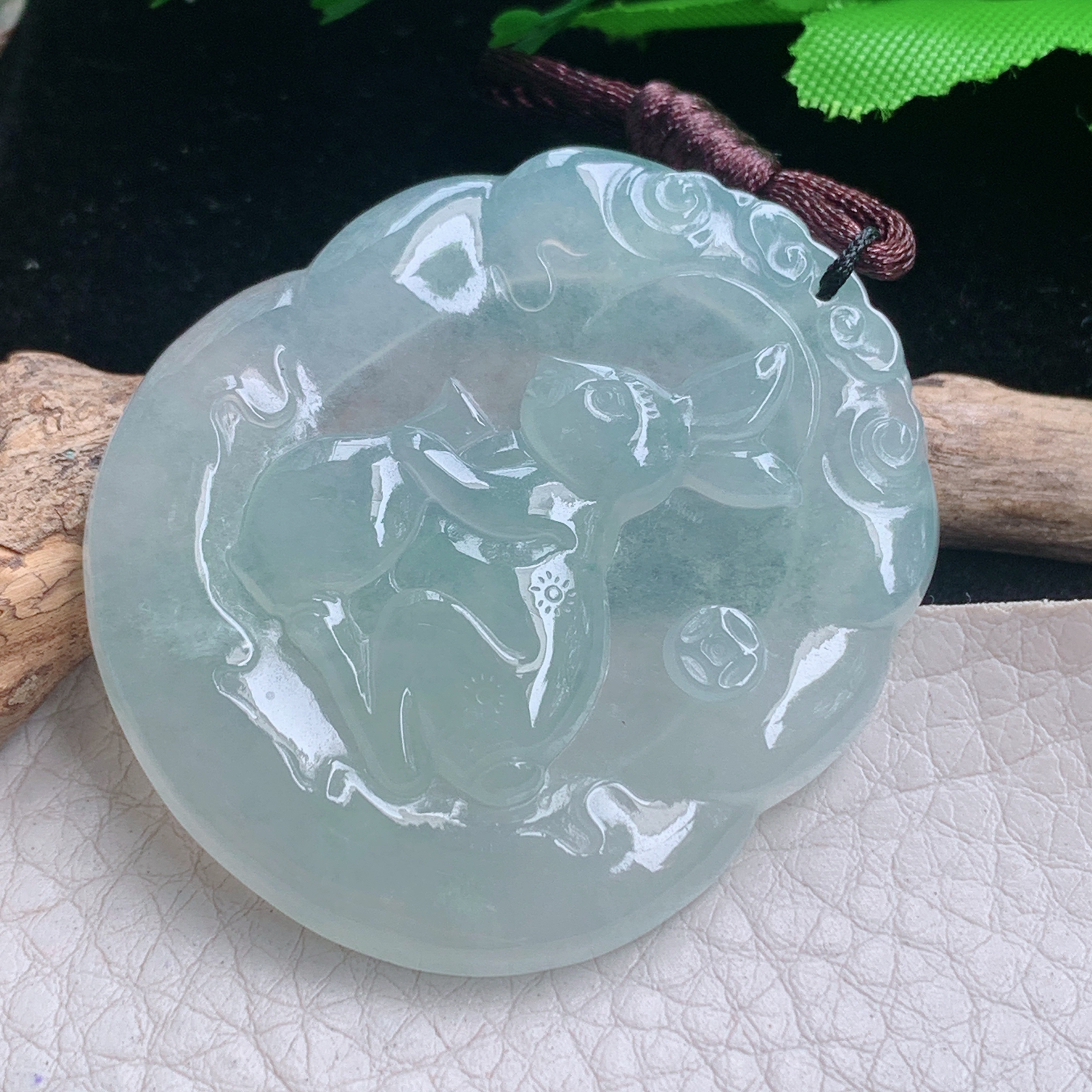 bg实拍62.3*543.5*6缅甸翡翠精雕冰晴兔子 生肖兔玉吊坠 玉挂件