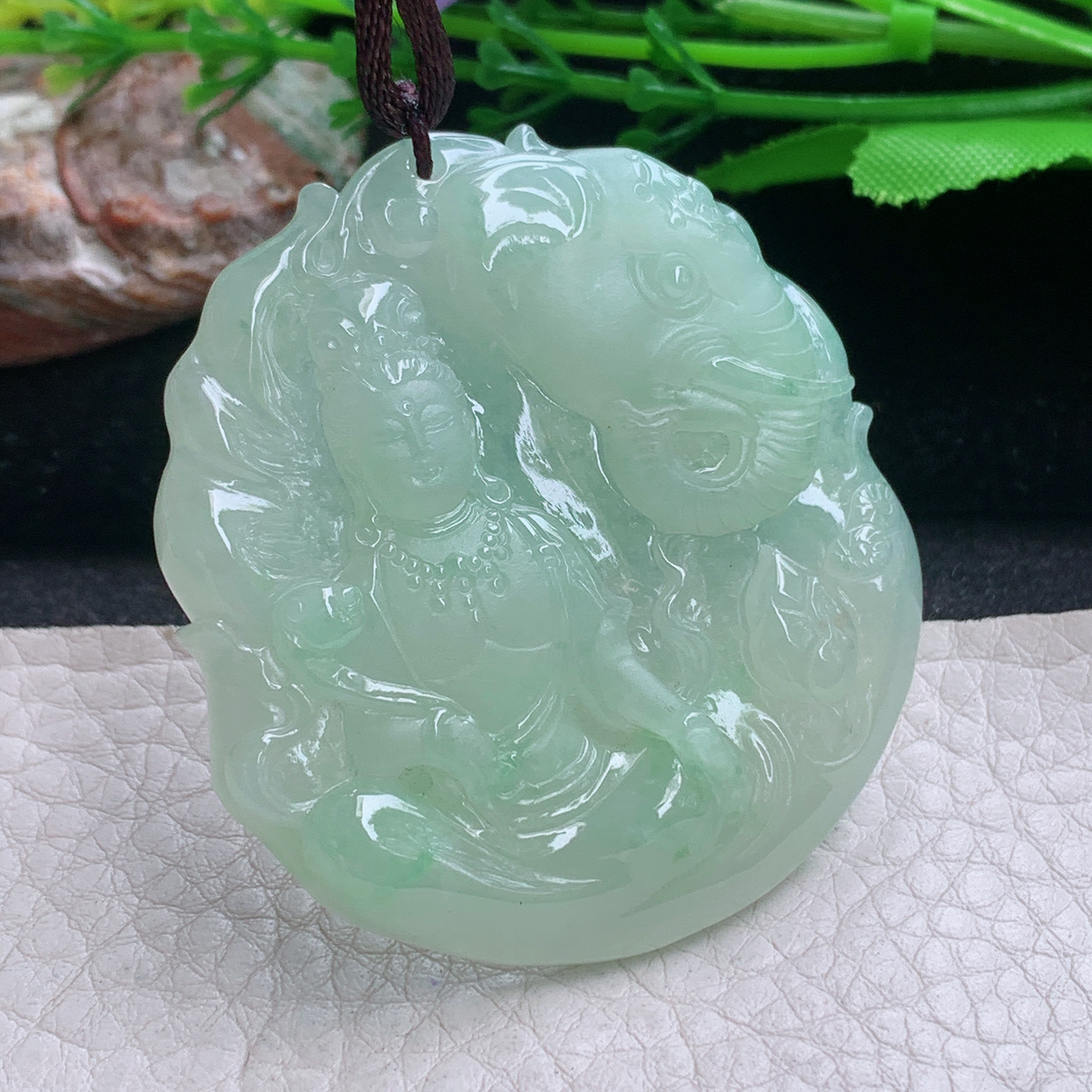 bg实拍50*46.5*6缅甸翡翠精雕甜绿普贤菩萨 生肖守护神玉吊坠 玉挂件