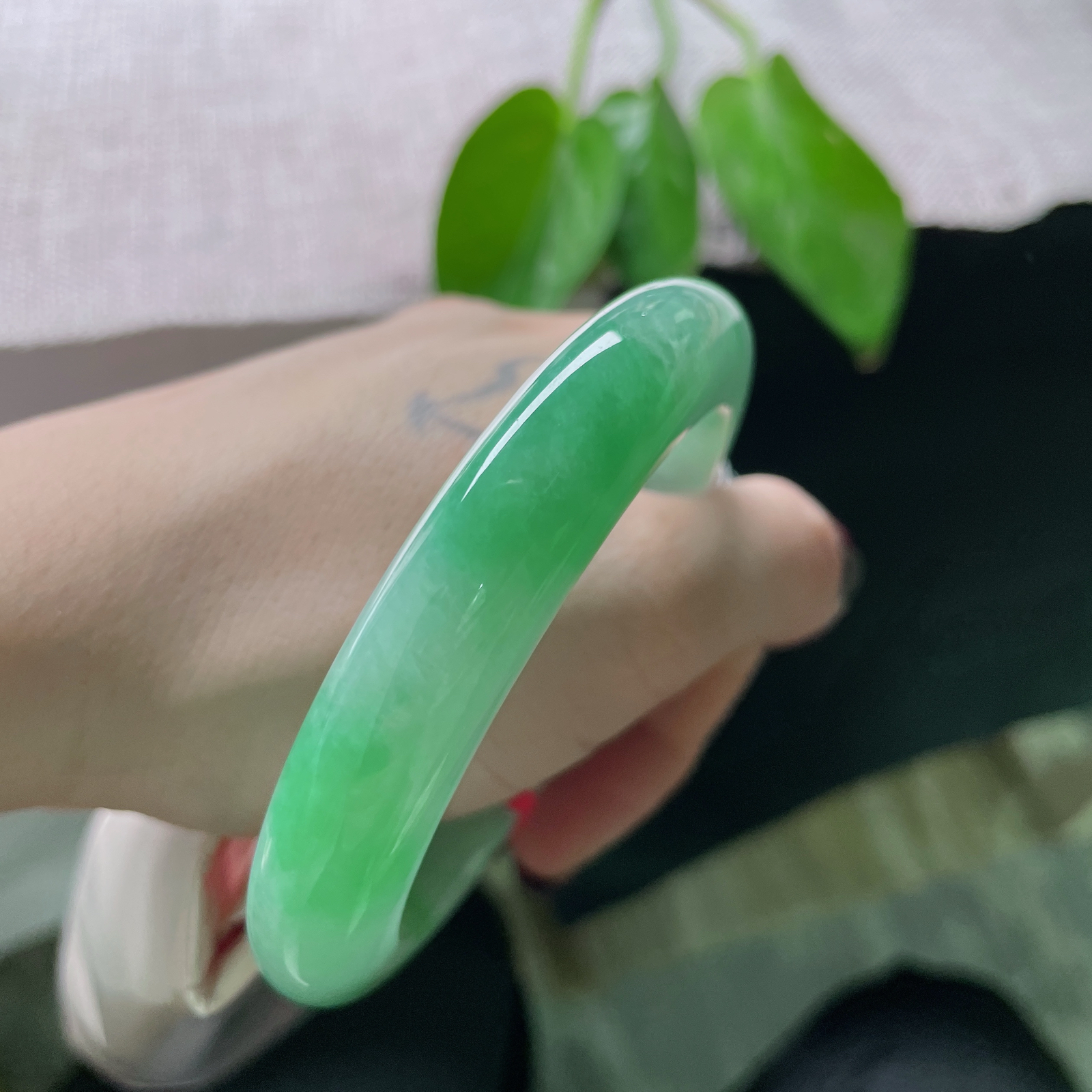 57.7/11.9/9.9绿底正圈，颜色艳丽，千娇百媚，水头好，种老，一点皮纹，ss50907a..