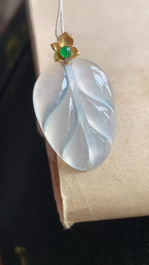 ️天然翡翠，冰透树叶，18k金，尺寸25.3/18.4/4.3，aj423