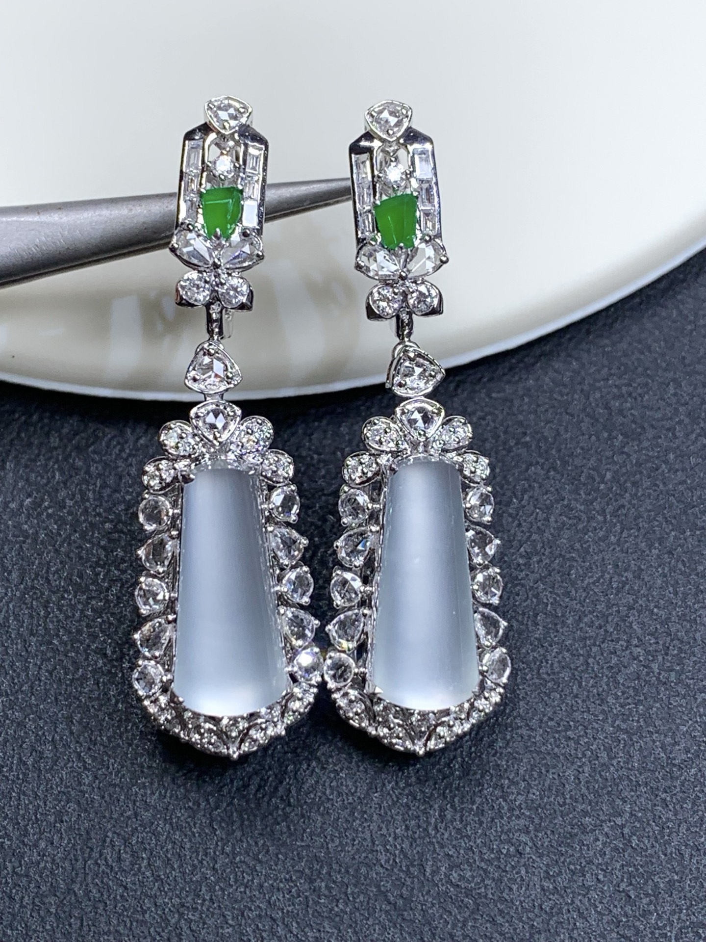 18k金镶嵌冰种玻璃无事柱耳包37.8/113/9，裸石14.6/7.2/4.8