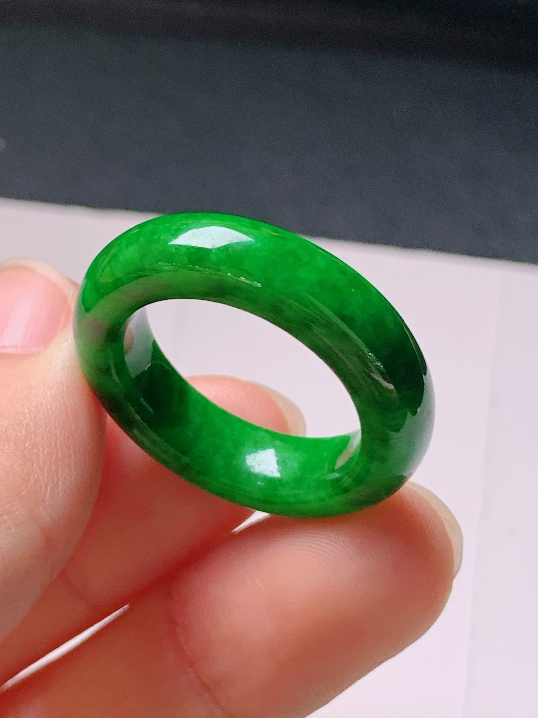 ️ 冰满绿指环，无裂色好水润，裸石27.5/6.3/4.4，圈口17