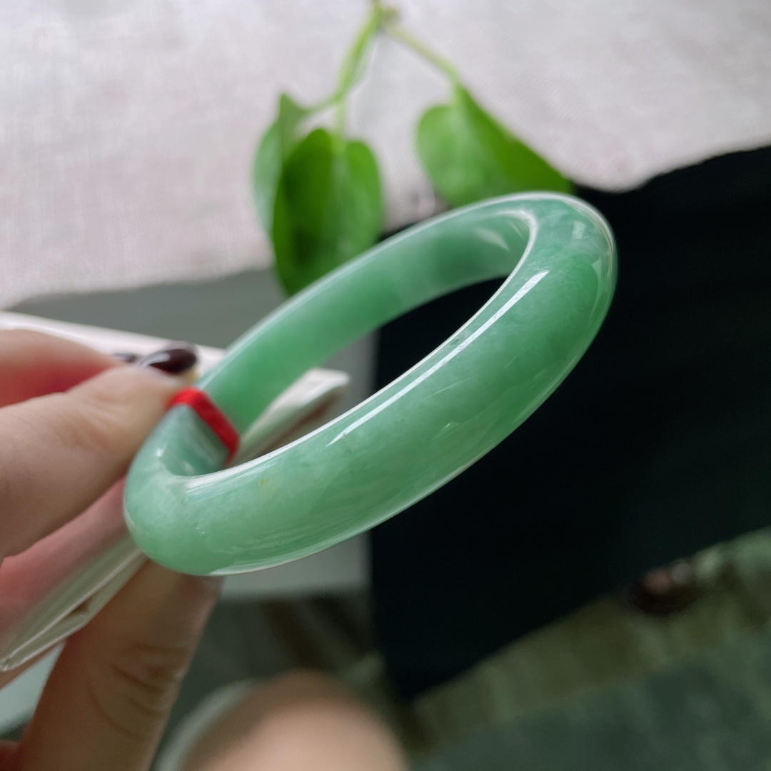 55.8/11.8/8.5绿底正圈，水润细腻，窄条，青春洋溢，甜美，有棉线，ss50833a