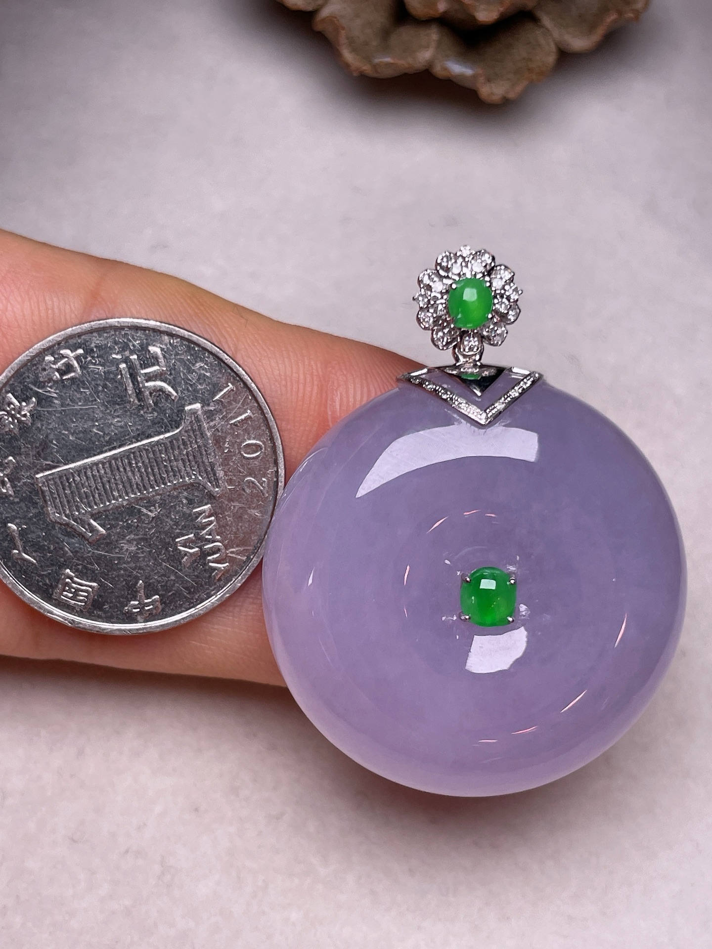 ️ 18K金镶平安扣，冰糯种满紫，无裂，一手货源长42.5，裸石尺寸33.2/12.6