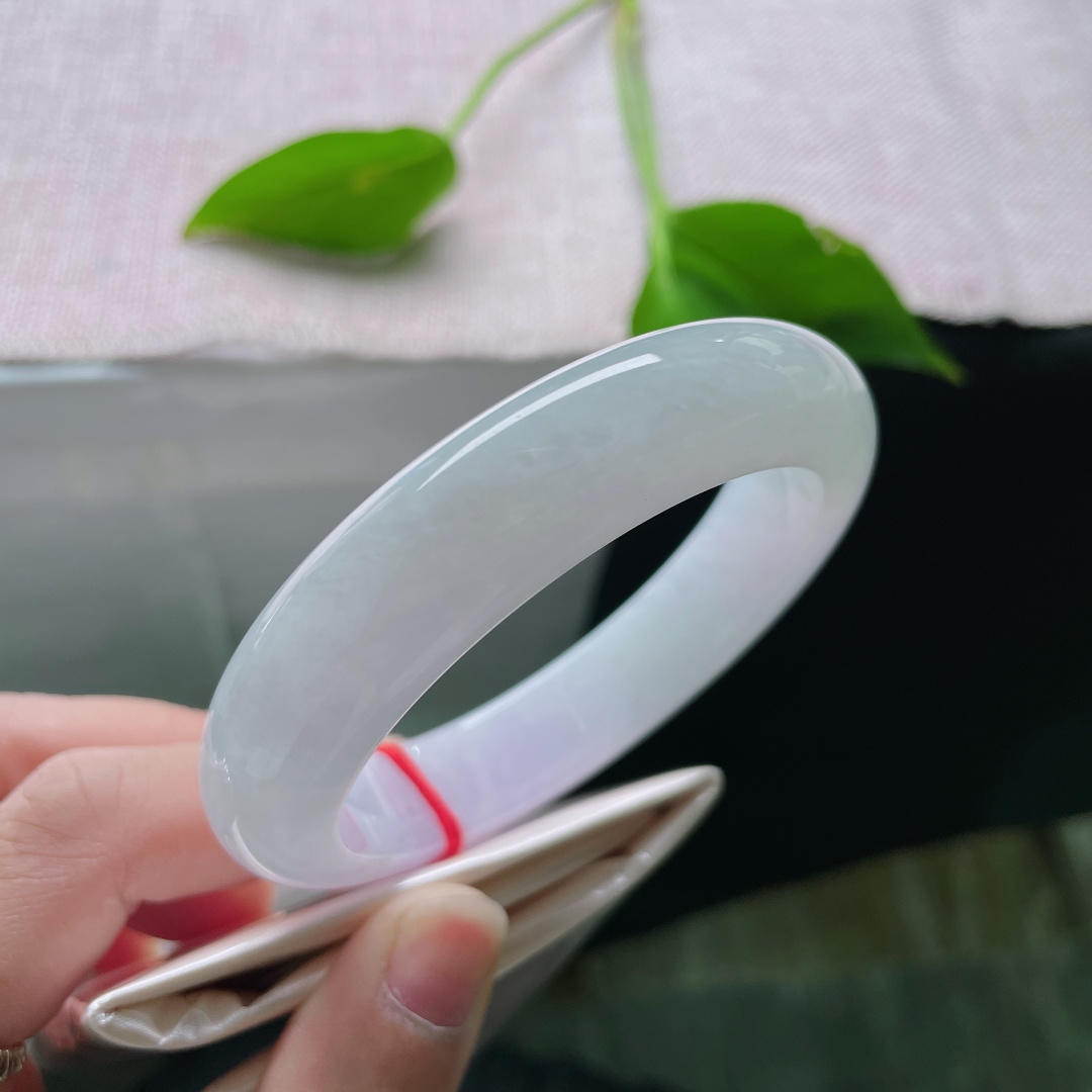 57.9/13.9/9.3，正圈，淡紫如雾，冰透如玉，温柔不挑人。版型厚装，一点皮纹不显，ss51883a