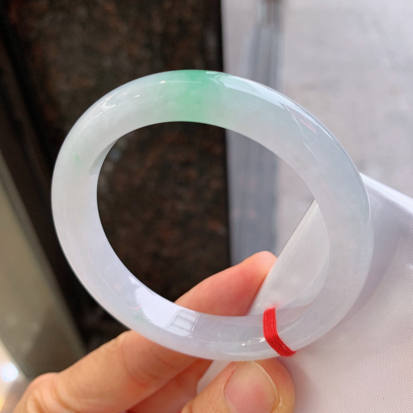 正圈冰飘绿，无裂，尺寸：53.5/10.2/8.2，清爽