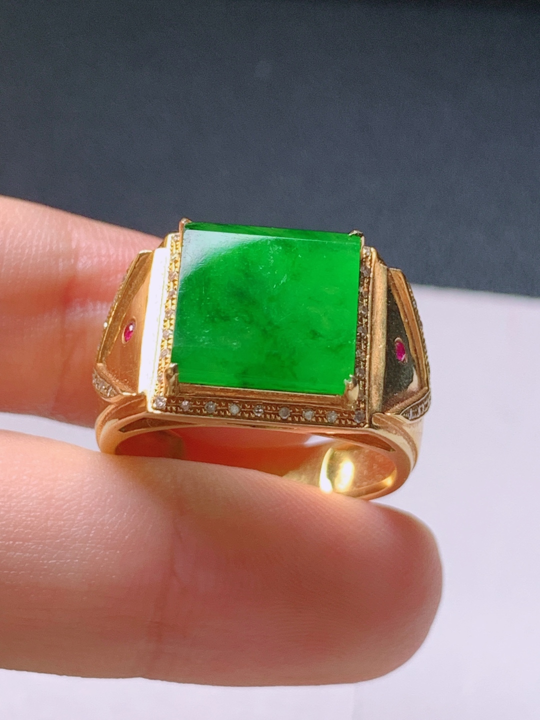 ️ 冰阳绿方形男戒，无裂色阳，裸石10.8-2.8，圈口16