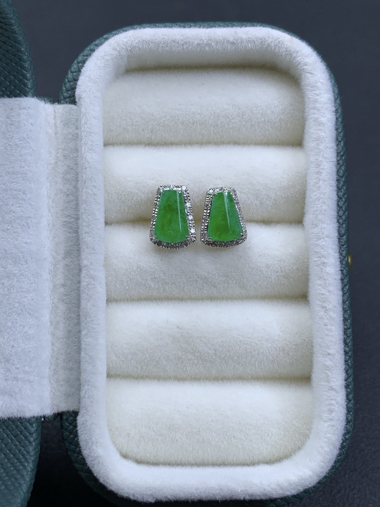 ️18k金镶嵌冰绿起光无事牌耳钉8.4/6/4.2，裸石6.8/4.9/2.2