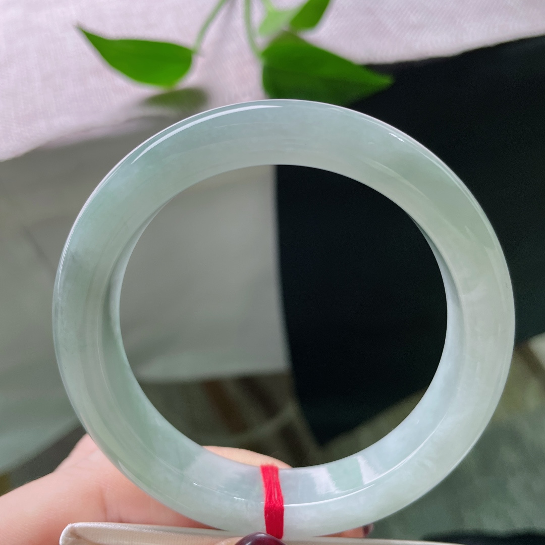 56.4/12.2/8.5，晴绿底正圈，水润，质地温润细腻，儒雅随和，无裂，ss50899a