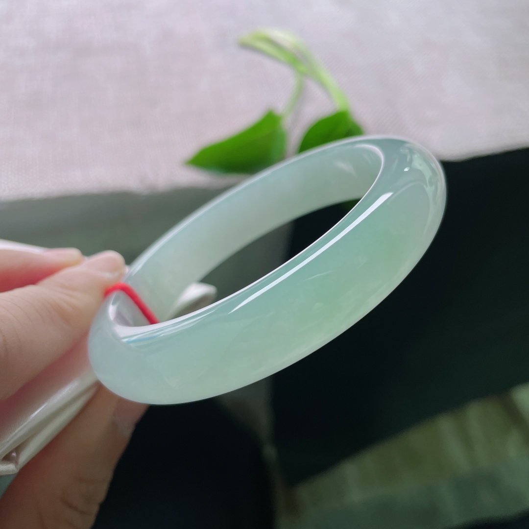 57.1/12.9/8.8，冰晴底正圈，沧海明月，一汪晴水蓝，圈住腕间的整片天空与海。无裂，ss51890a