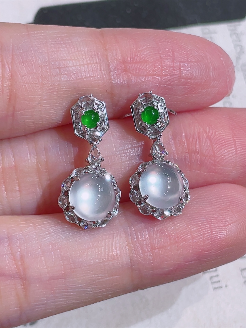 ️高冰玻璃种耳坠，无裂，18k金镶嵌，种水，重金镶嵌，南非钻镶，厚装饱满，荧光四射，刚性十足，高端大气，时尚百搭，性比高20.0/8.9/6.6，裸石6.8/6.8