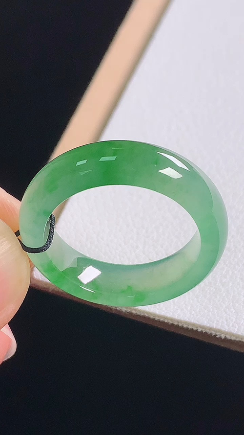 冰晴飘花指环，无裂，尺寸:圈口15/17.4-5.6-3.2mm，编号19