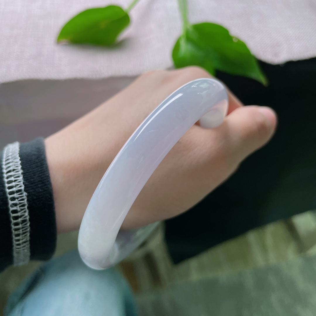 59.2/11.1，圆条，圆润饱满，种老，水头好，佩戴时尚美观，无裂，ss51877a