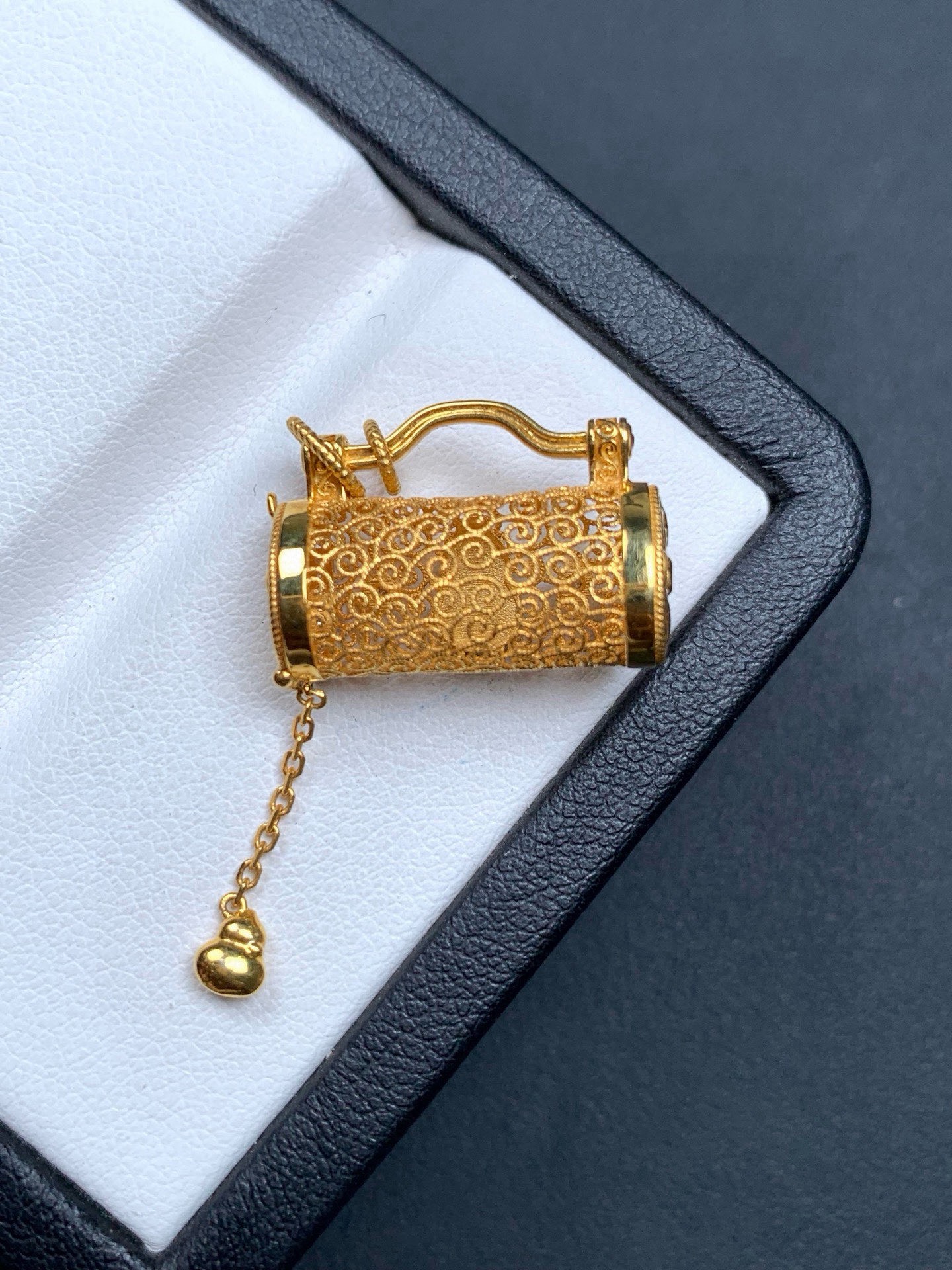 ️18k金镶嵌设计款冰绿葫芦吊坠20/14.2/8.3，裸石6.8/4.5/2.4