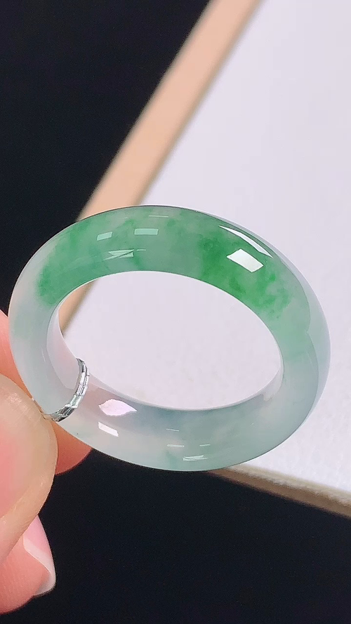 冰飘花指环，无裂，尺寸:圈口16/17.9-5.9-3.7mm