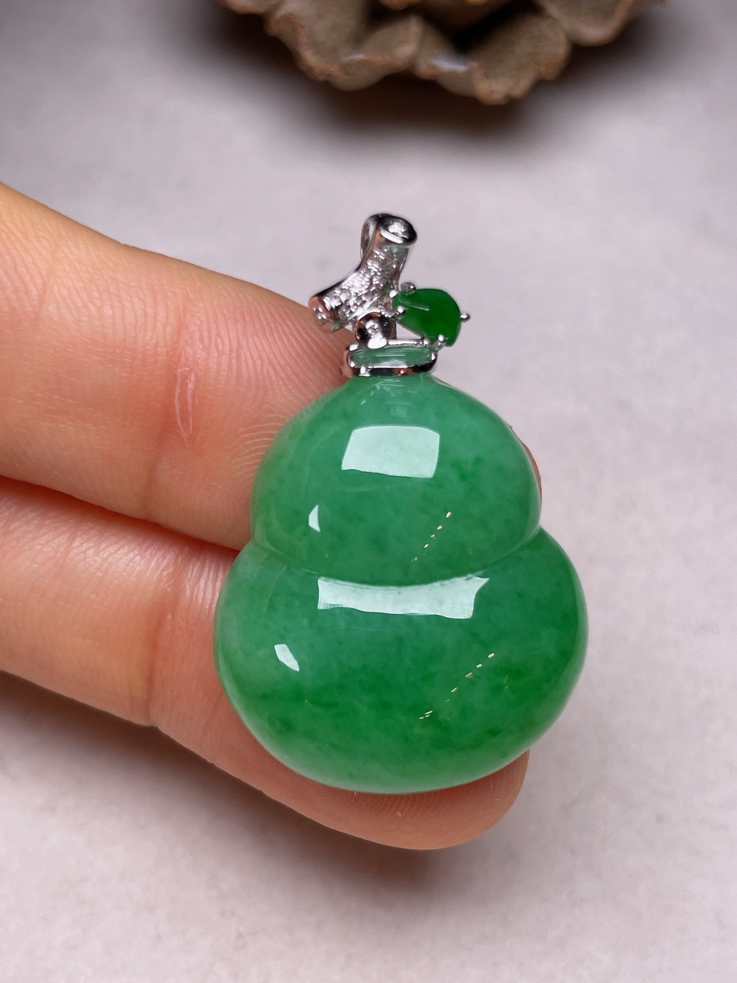 ️ 18k金镶葫芦，冰糯种满色，无裂，一手货源整体长32.5