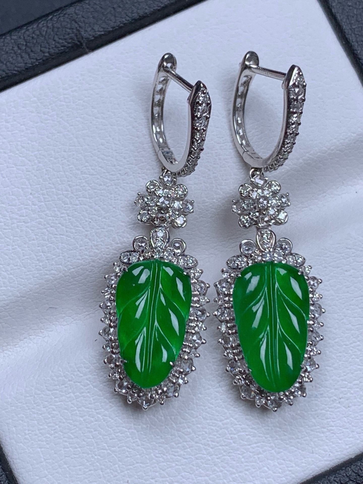 18k金镶嵌冰阳绿叶子耳包35.8/11.6/6.4，裸石13/8/2.5