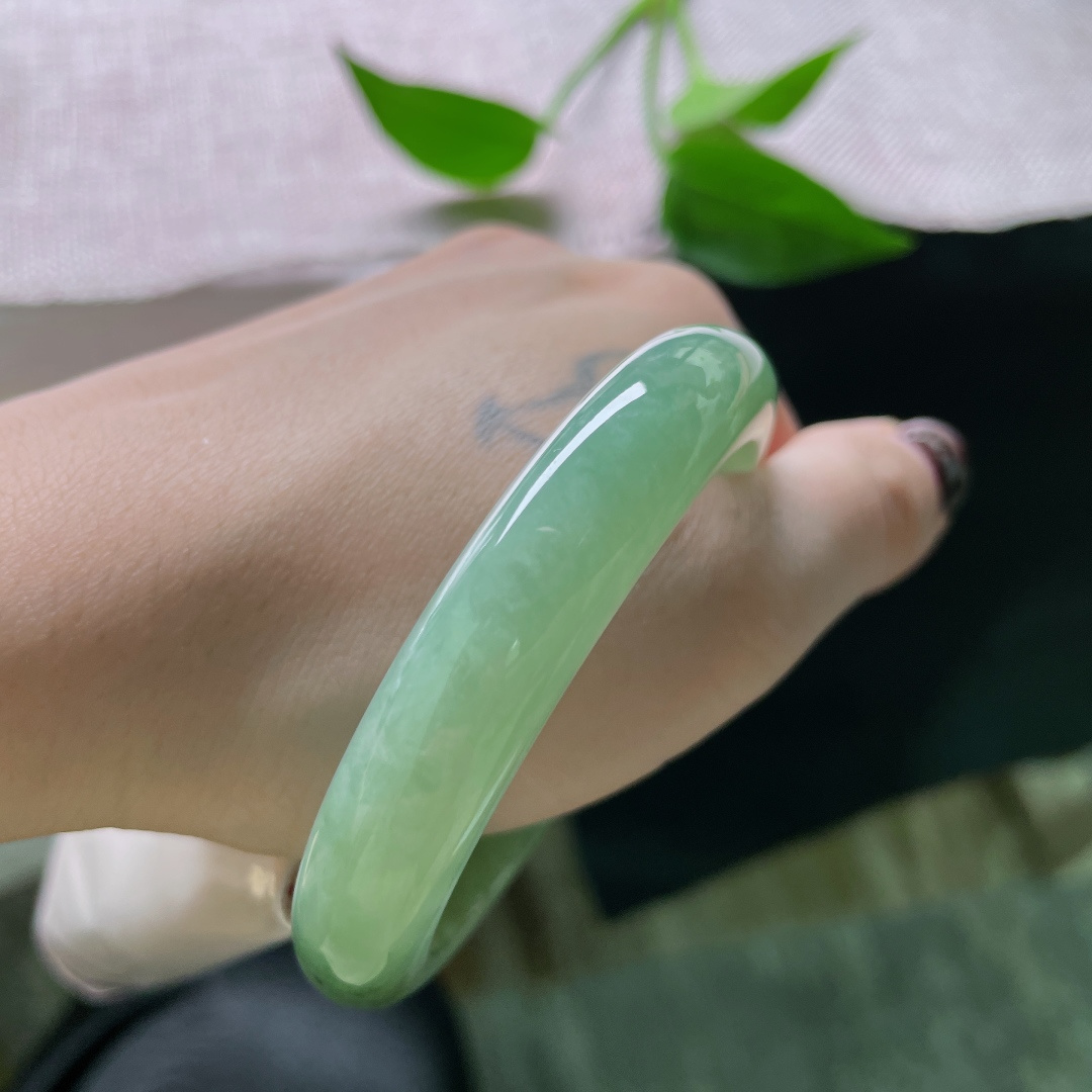 54.5/11.6/7.6，绿底正圈，湖水一般平静致远，种老，清透，无裂，ss51984a