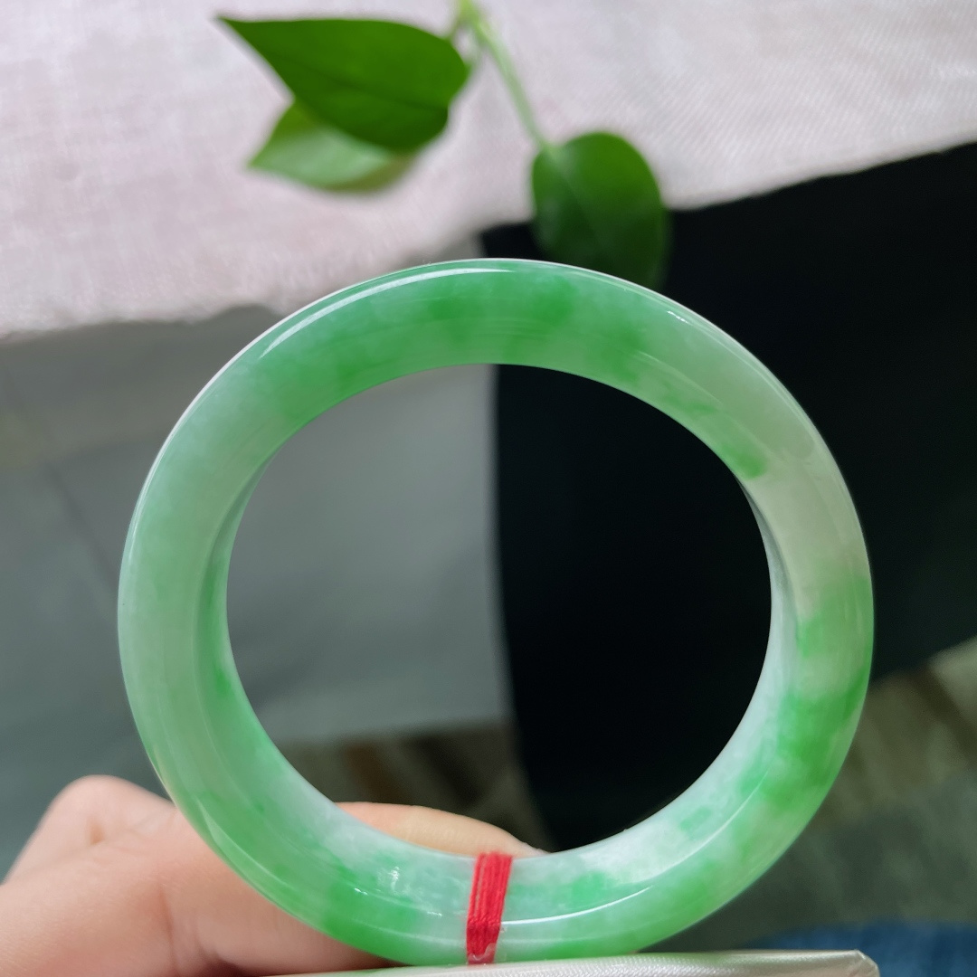 50.9/11.7/7.8，飘阳绿正圈，满室生春，腕间生辉，悦人悦己，有棉线，ss51272a