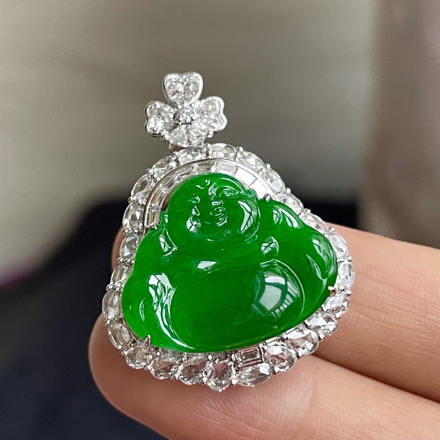 ️冰种阳绿佛公吊坠，18k金镶嵌，色辣，水润，饱满，无裂，编码0423好数字