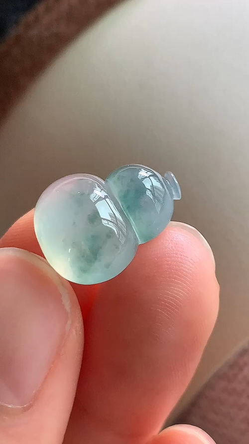 ️天然翡翠，飘花葫芦，无裂，尺寸15.5/12.9/6.8，ao423