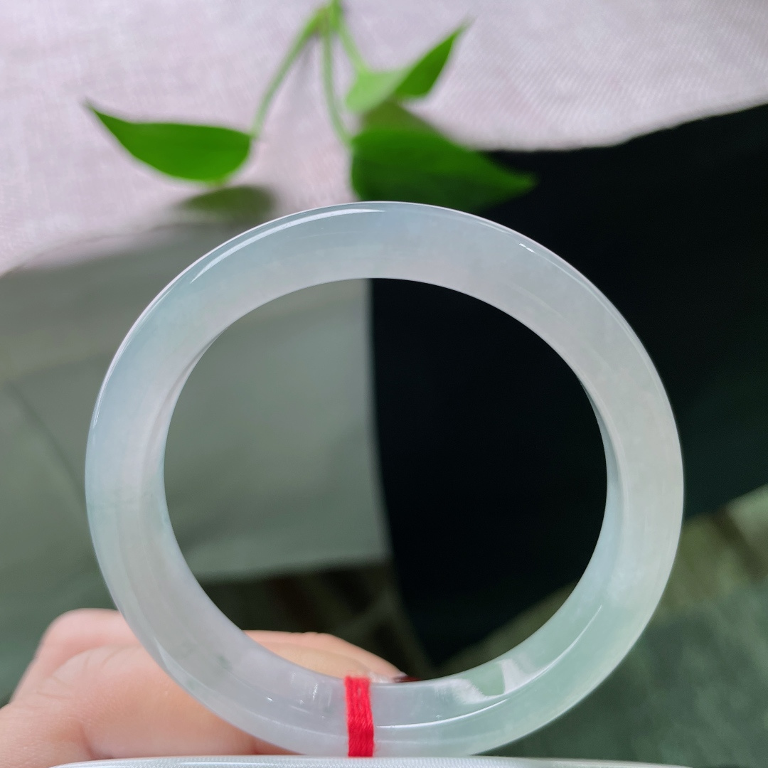 52.4/10/7.2，冰种晴底正圈，窄条，佩戴轻盈又优雅，种老，清透泛光，一点皮纹不显，ss50501a