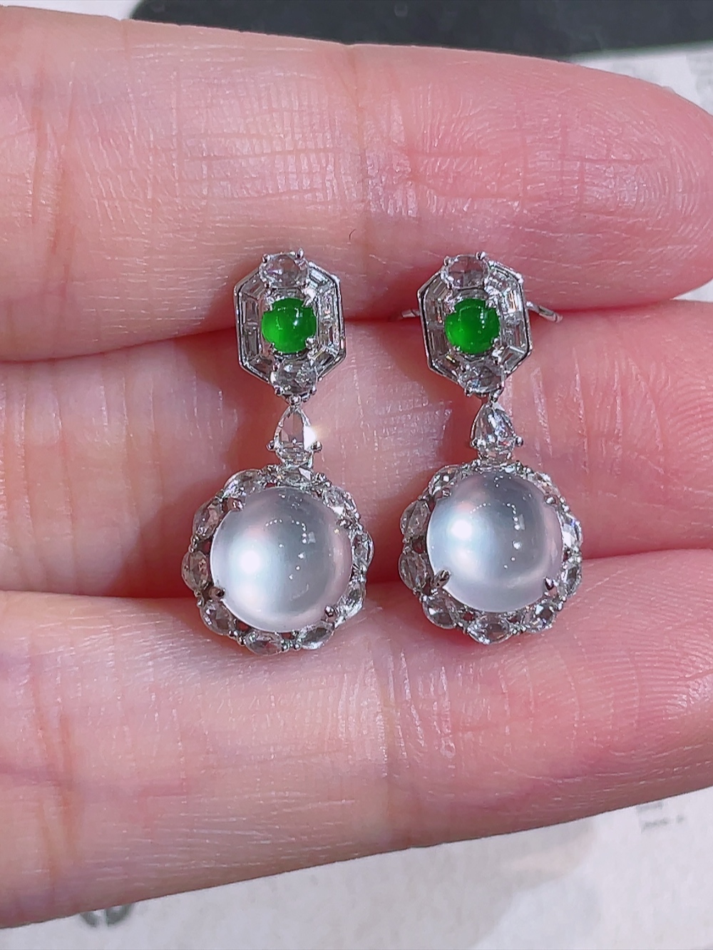 ️高冰玻璃种耳坠，无裂，18k金镶嵌，种水，重金镶嵌，南非钻镶，厚装饱满，荧光四射，刚性十足，高端