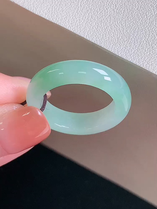  ，冰飘绿指环，无裂，尺寸17.6/5.7/3.6，16号，№;y2390 20