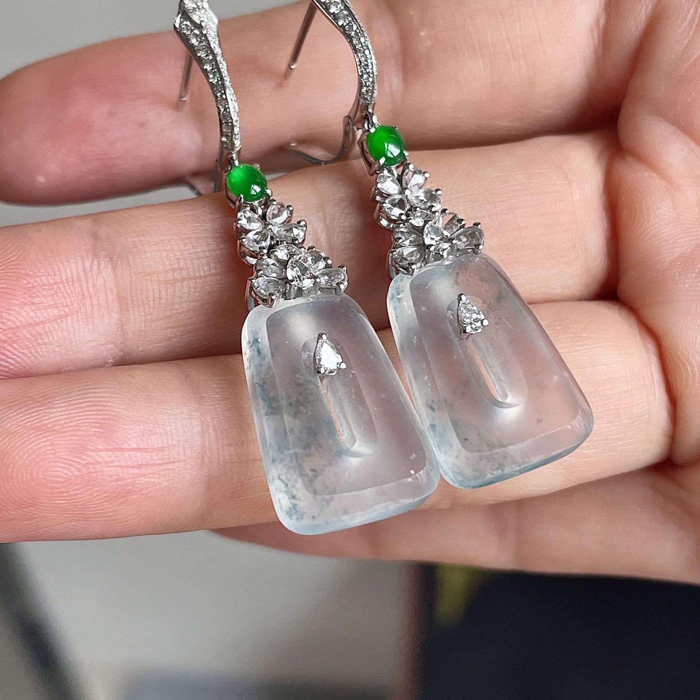 ️，方扣耳坠，18k金镶嵌，水润，饱满，无裂，裸石尺寸17.8/12.6/5，编号0423