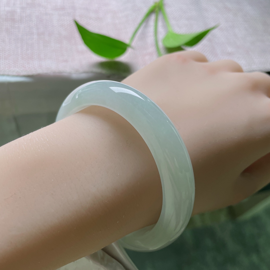 55.5/12/8，淡绿底正圈，冰清玉洁，落落大方，百搭，时尚，种老，无裂，ss49841a