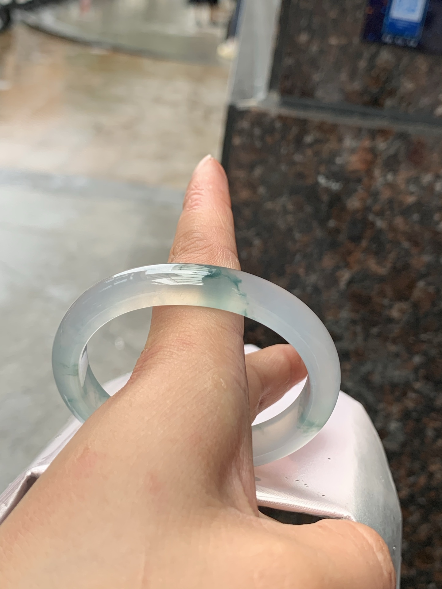 冰飘花贵妃，54.2-47.5-10.2-7，0424-N525，底妆冰透，胶润细腻，蓝花灵动飘逸，勾勒出一幅唯美诗意的山水意境画，古典优雅又秀气，无裂