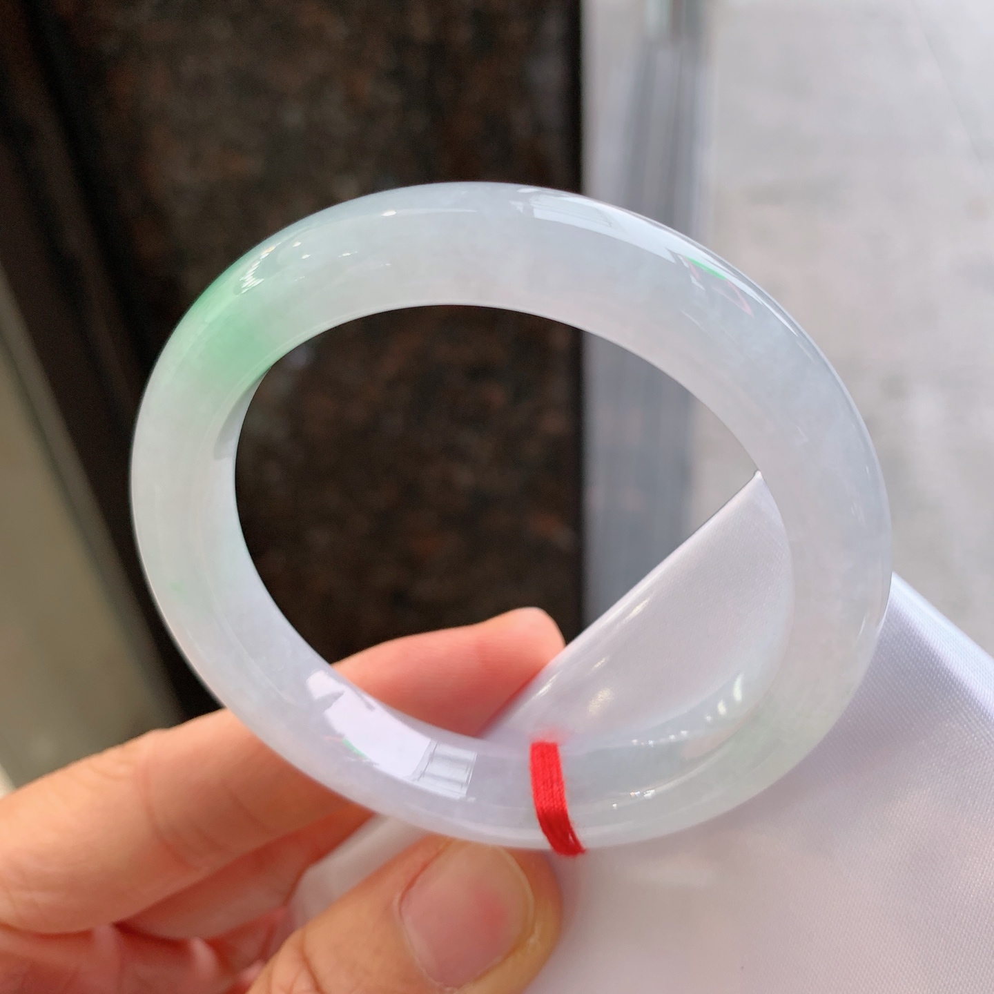 正圈冰飘绿，无裂，尺寸：53.5/10.2/8.2，清爽