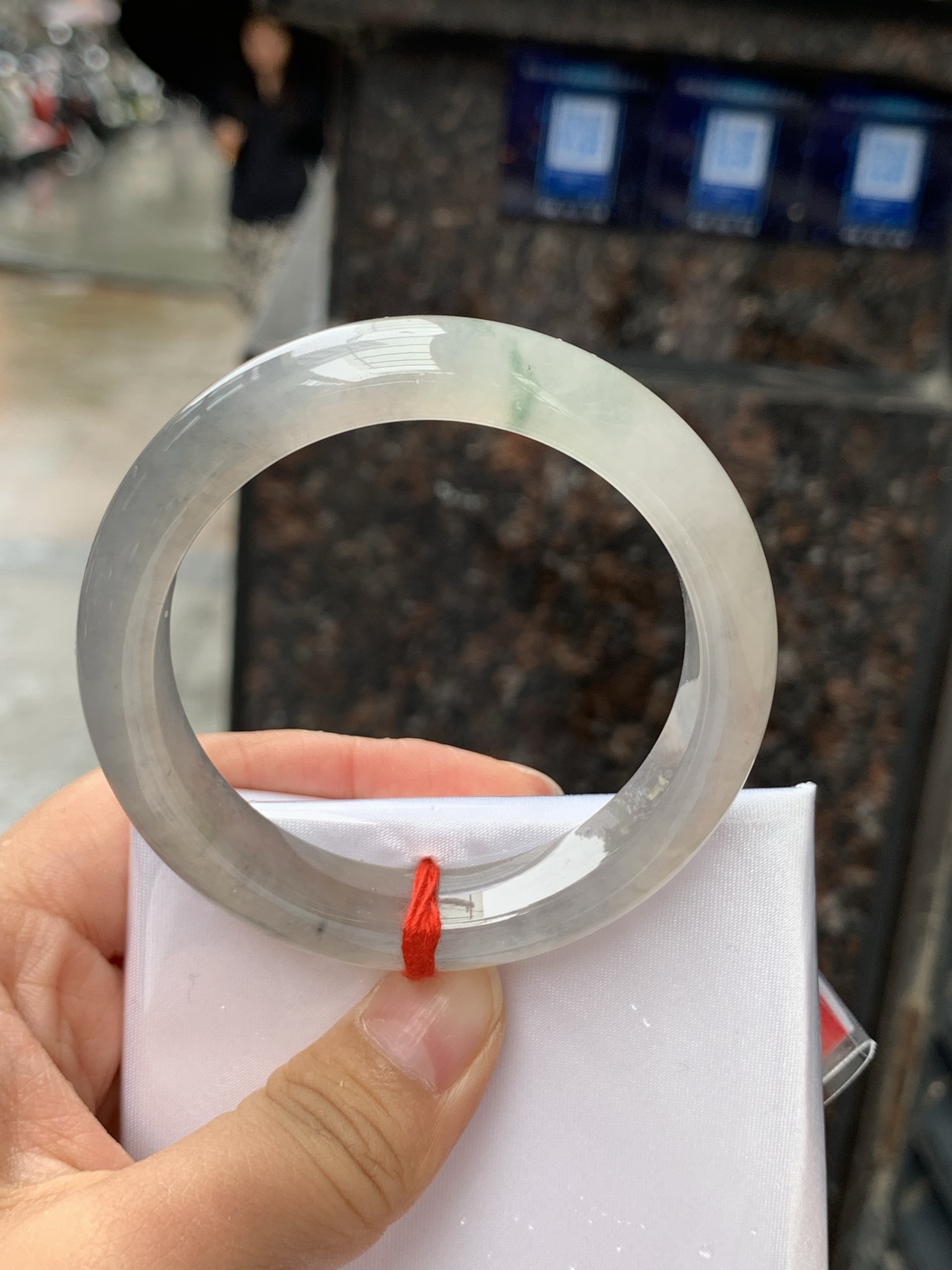 冰茶色正圈，53.1-12-8.5，0424-N530，底妆冰润，珠光宝气的冰咖啡，有种复古难得一见的清冷感，无裂