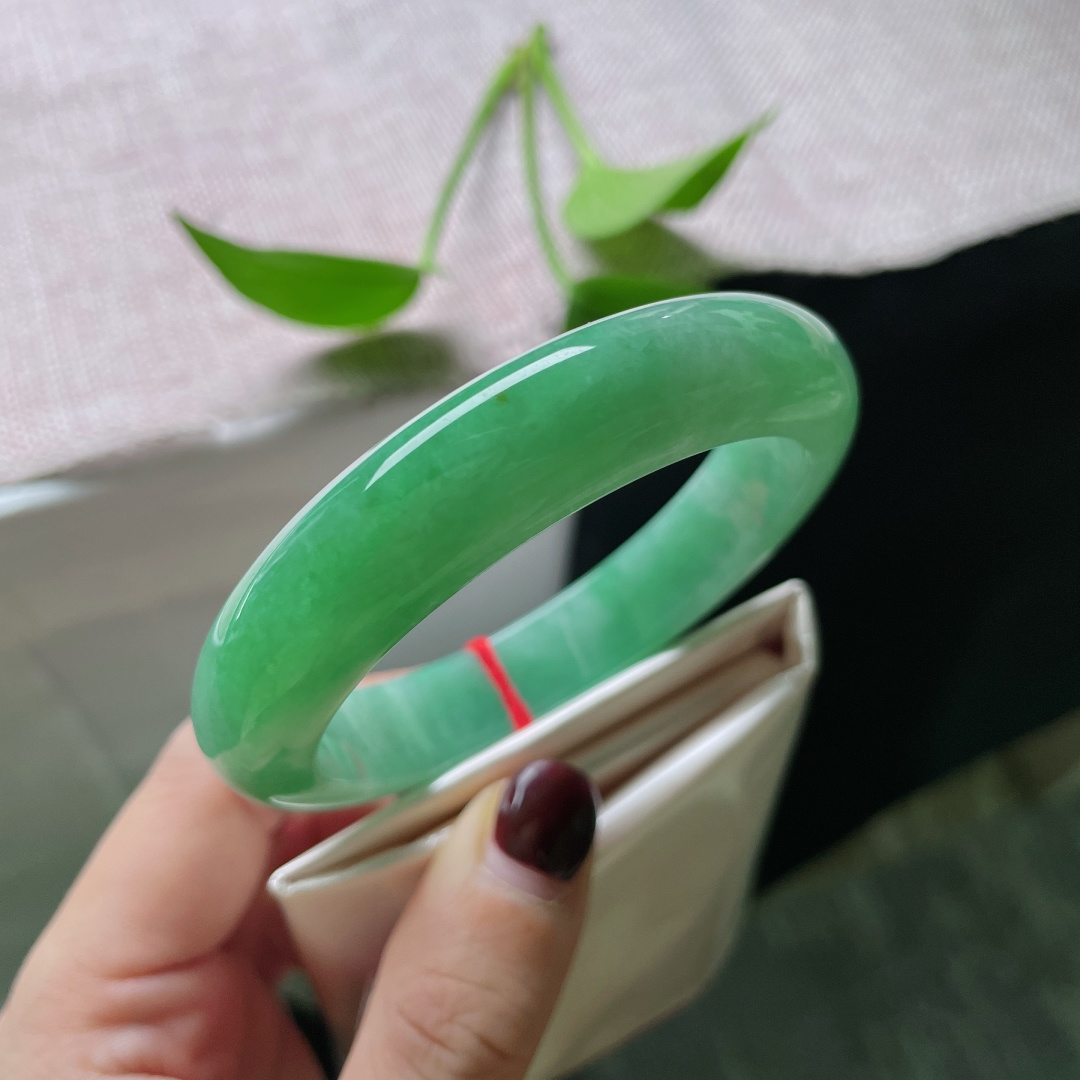 58.3/13/9.1，绿底正圈，满目苍穹，如一汪凝固的春水，深邃且耐看。无裂，ss51683a