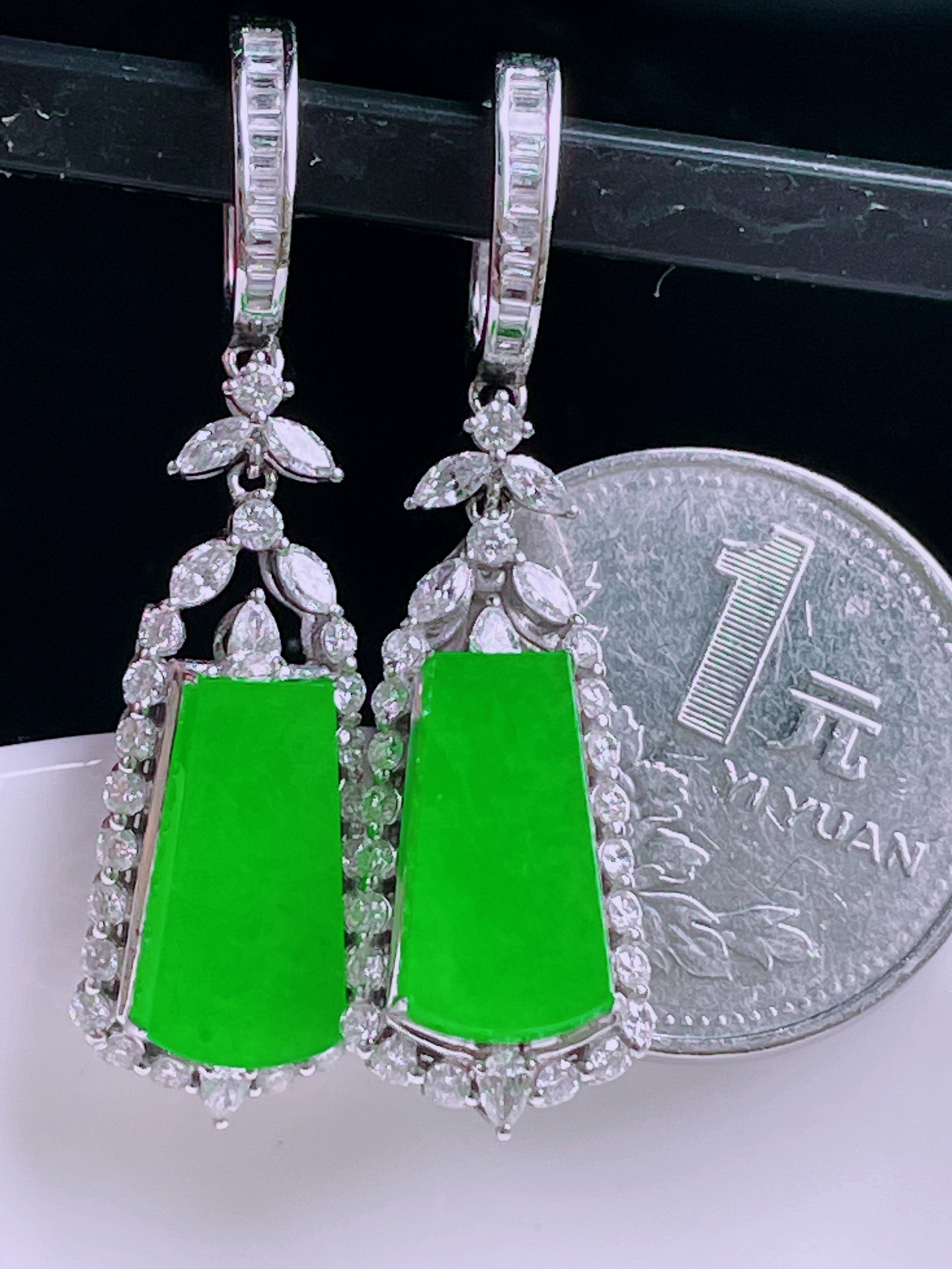 ️冰绿耳坠，老种起光，细底通透，尺寸：42/11.8/8.2，14.8/8.5mm0424