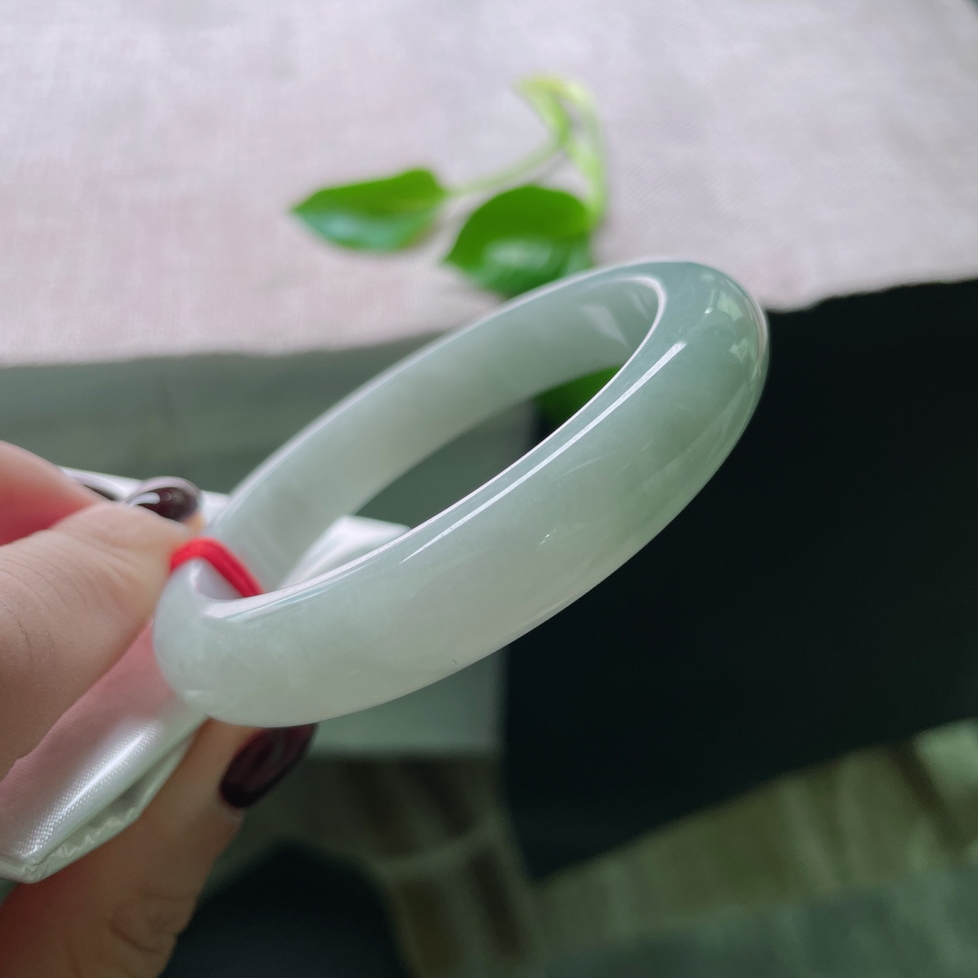 56.4/11.9/8，浅绿底正圈，浅笑轻柔，种老，细润，温柔又优雅，有纹，ss51952a