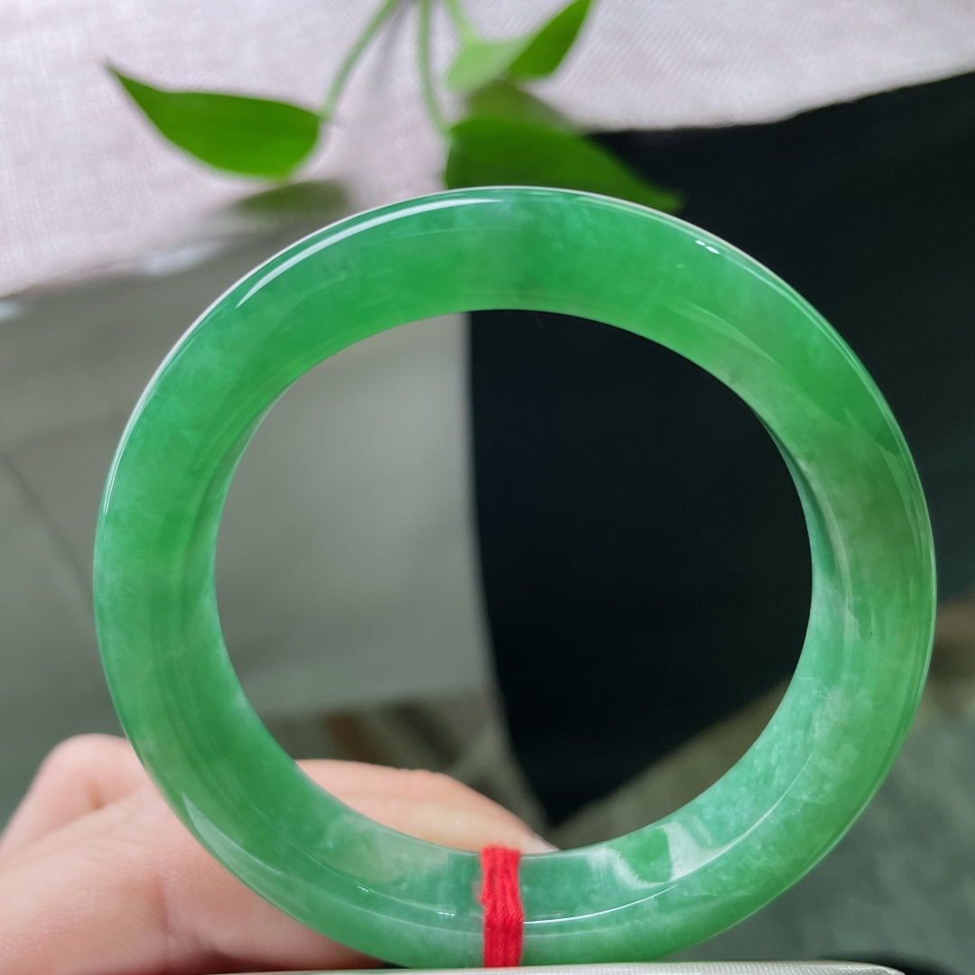 53.8/11.5/8.7绿底正圈，佩戴于腕间的东方哲学——内敛中见丰盈，流转中守圆满。皮纹，ss5