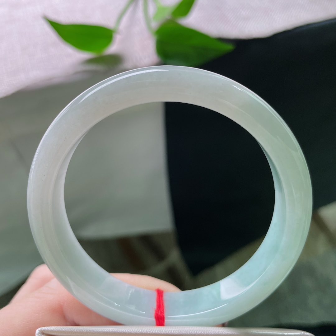 57.9/12.1/7.4，蓝底正圈，肉质细腻干净，把内心的一整片宁静戴腕间，无裂，ss51926a