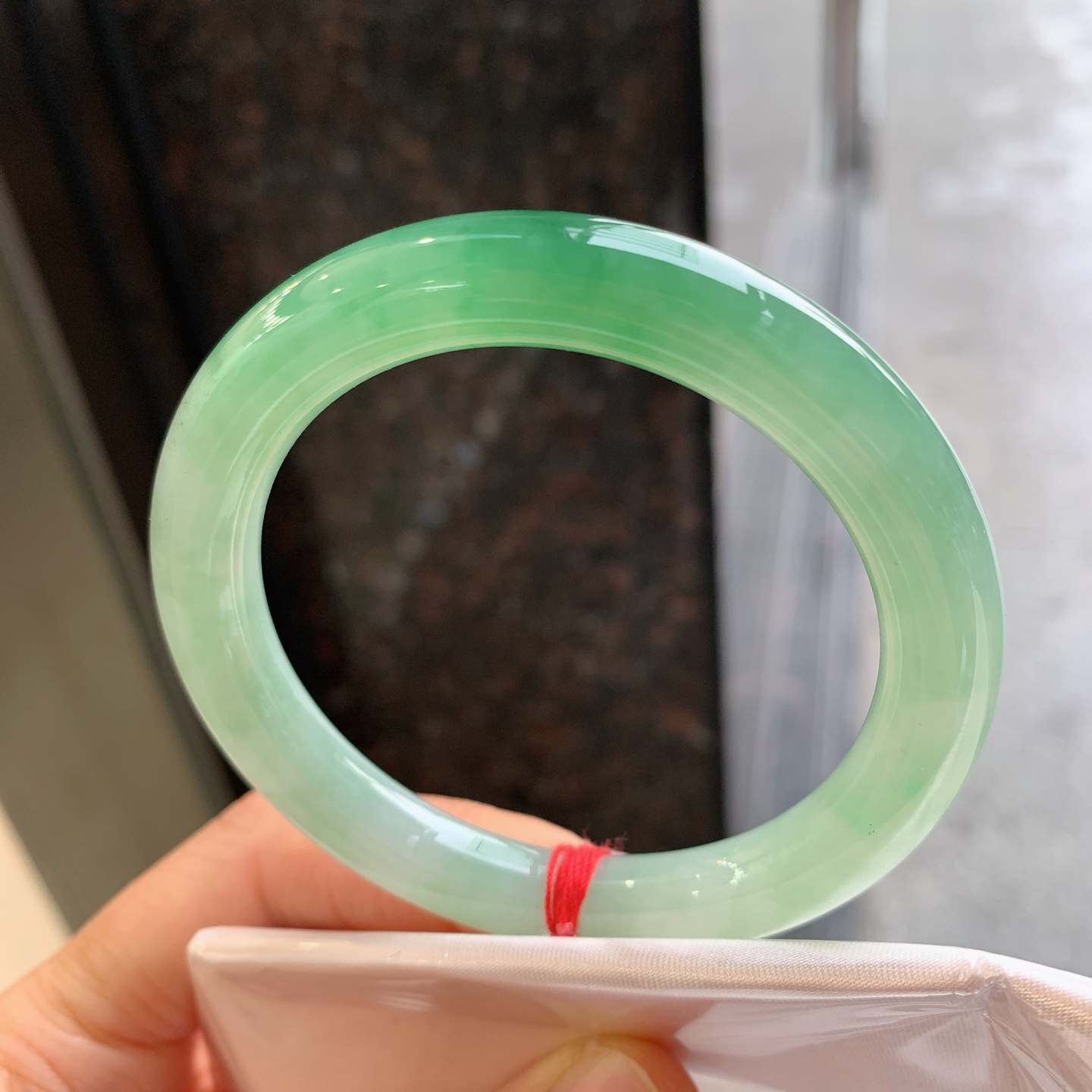 圆条飘绿，无裂，尺寸：54/9，细腻