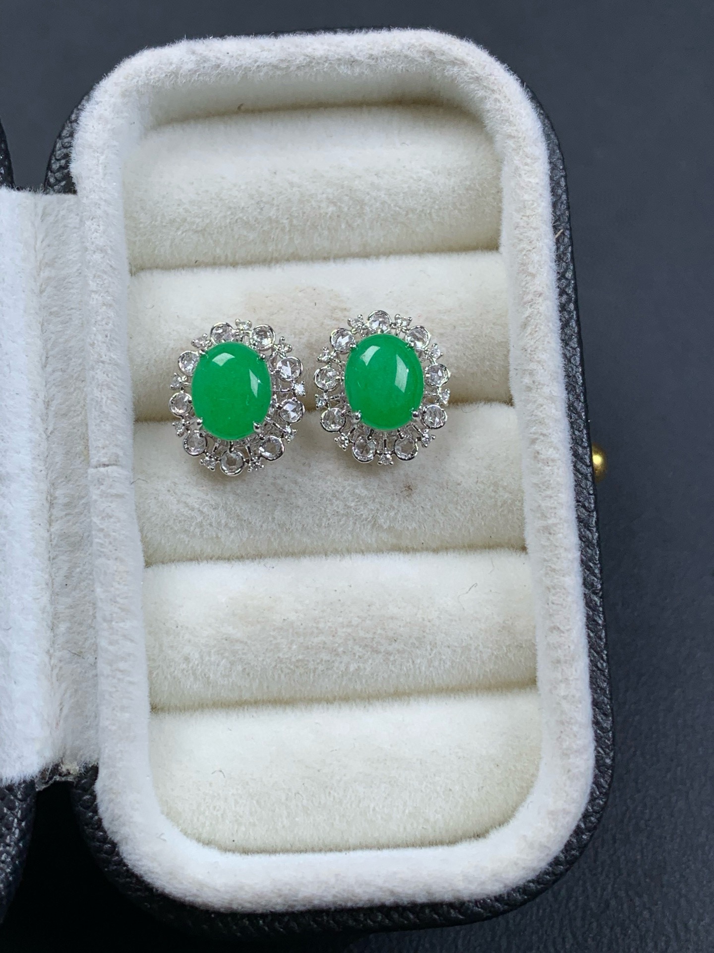 18k金镶嵌冰绿蛋面耳钉10.9/9.7/6.8，裸石6.8/5.5/3.5