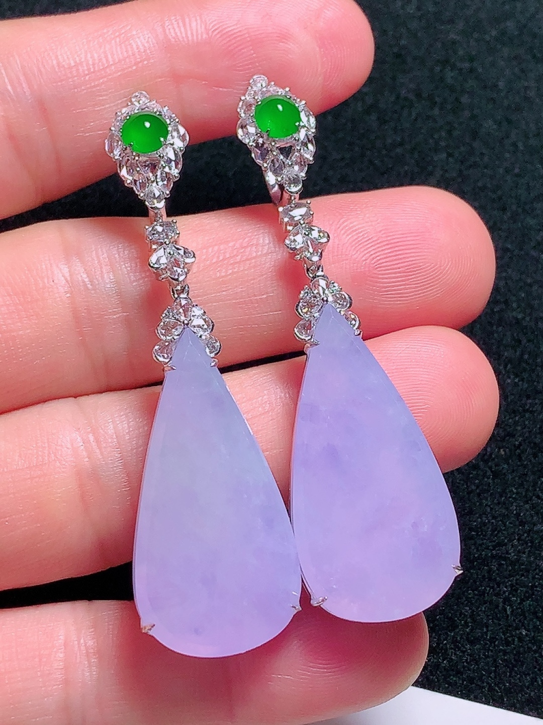 ️18k金镶嵌冰种紫色大水滴耳坠，种老水头好，又冰又润，饱满无裂：56.2/15.9/8.4mm裸石：31.2/15.8/4.6mm，编号