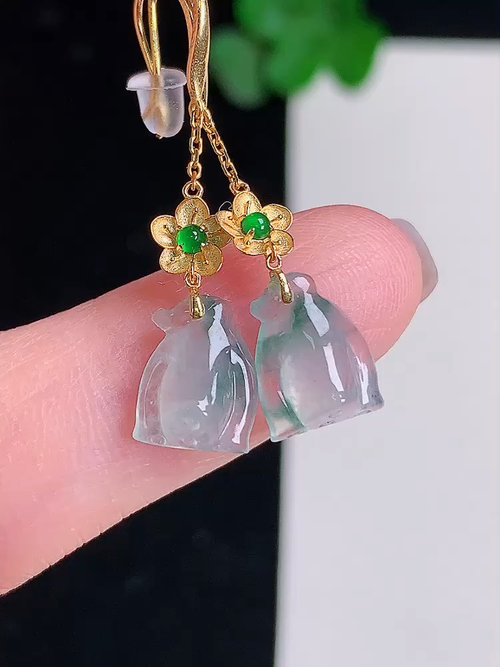  ，18k金镶冰飘花莲蓬耳坠，无裂，尺寸9.7/7.4/3.6，№;y234768  20B