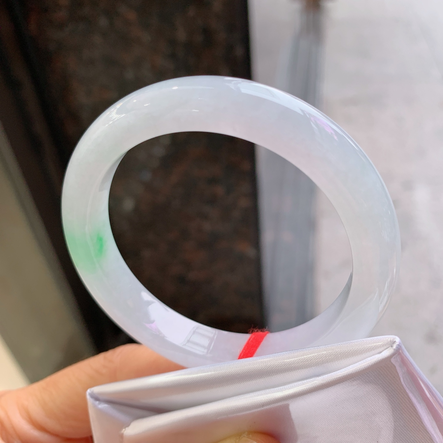 正圈冰飘绿，无裂，尺寸：53.5/10.2/8.2，清爽